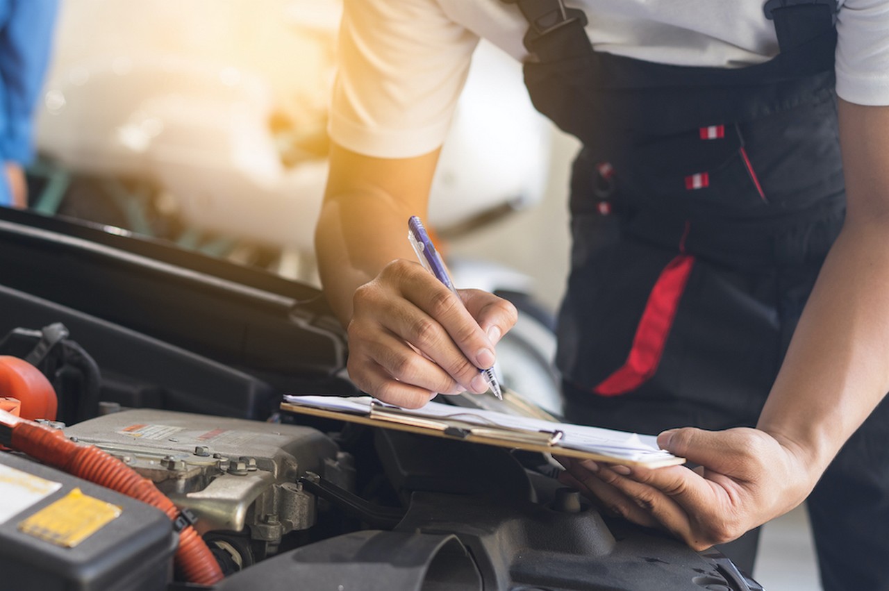 Leading 8 MOT Fails What Can a Cars And Truck Fail its MOT On?