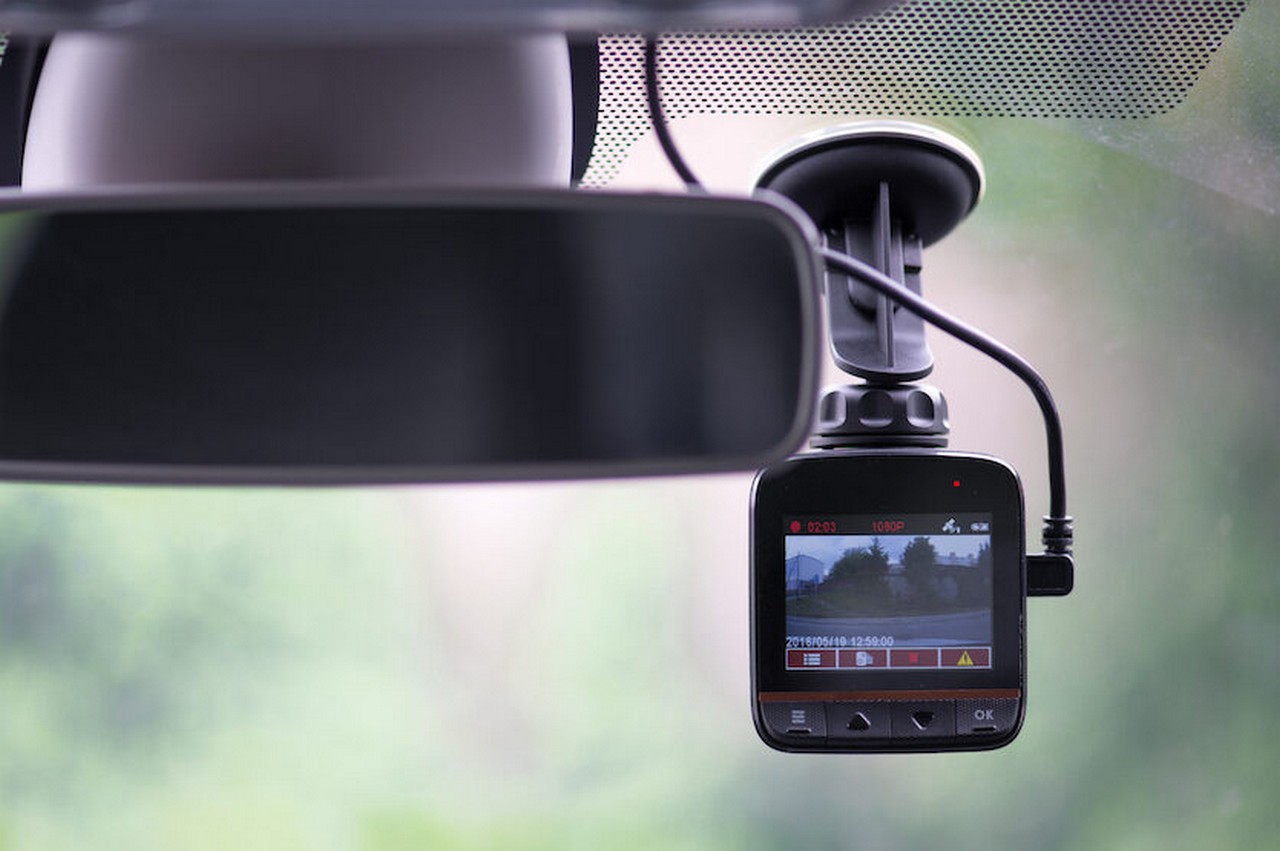 Does a Dashboard Web Cam Job When Your Automobile is Off?