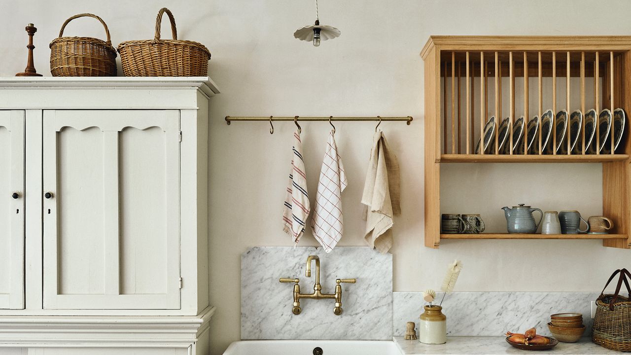 11 kitchen areas that show the plate rack is a hero device