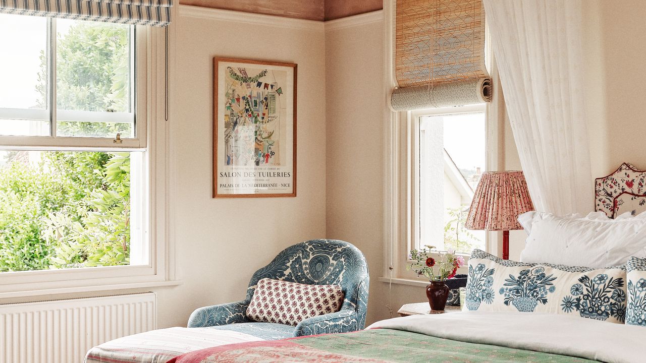 27 welcoming style concepts for English nation bed rooms