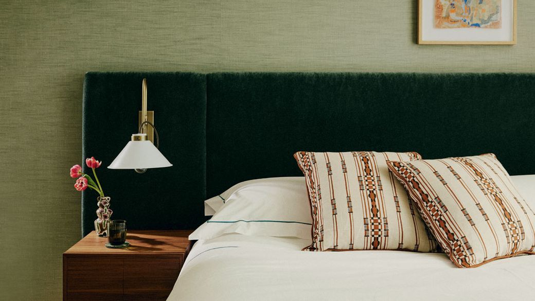 We examine The White Business’s ‘High-end White Down Topper’