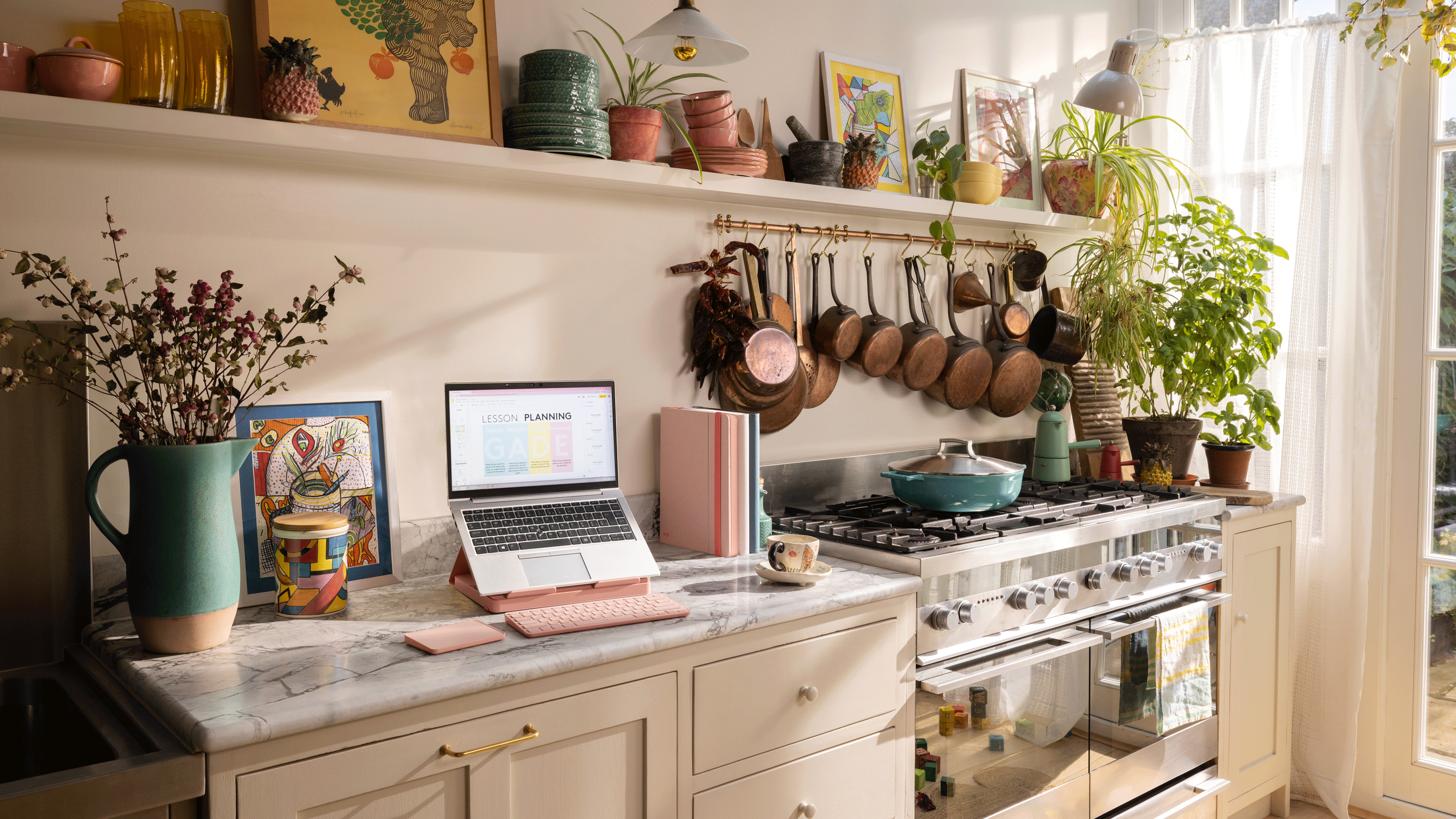 I work from my table, however this elegant pop-up desk has actually changed my WFH scenario