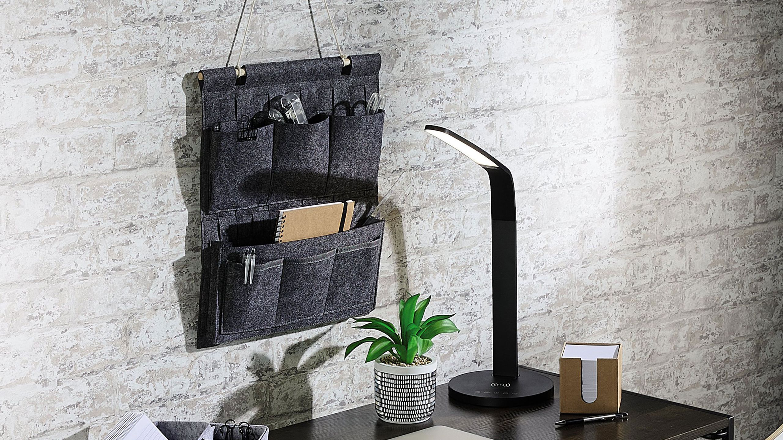 Aldi’s brand-new office device will get rid of desk mess– and just costs ₤ 4